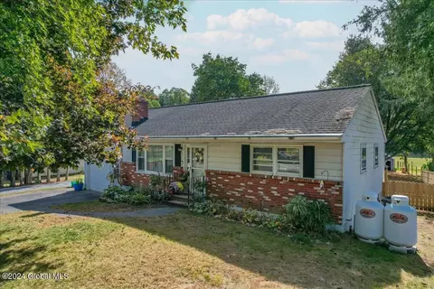 6051 County Farm Rd, Milton, NY 12020