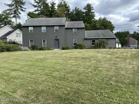 400 Lincoln Dr, Guilderland, NY 12084