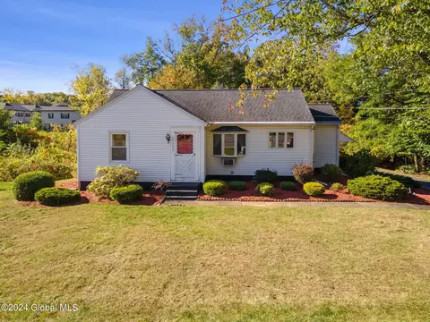 5220 Western Tpke, Altamont, NY 12009