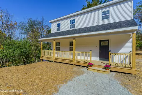 9 Leonard Ave, Nassau, NY 12123