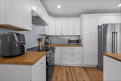 Kitchen - 29 Hackett St, Selkirk, NY 12158 photo 4 of 7