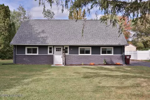 29 Hackett St, Selkirk, NY 12158