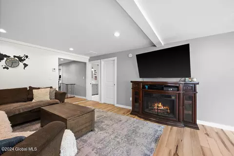Entry Way - 29 Hackett St, Selkirk, NY 12158 photo 4 of 7