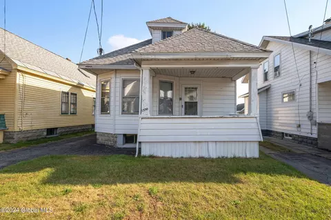 1339 Santa Fe St, Schenectady, NY 12303