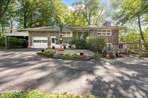 86 Cordell Rd, Schenectady, NY 12304