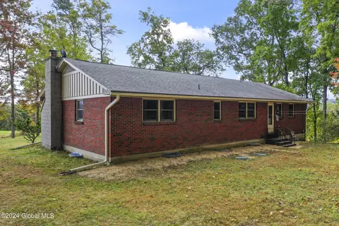 Exterior - 577 Valley Falls Rd, Melrose, NY 12121 photo 11 of 11