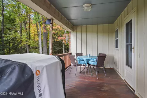 Exterior - 577 Valley Falls Rd, Melrose, NY 12121 photo 6 of 11