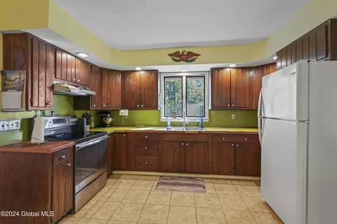 Kitchen - 577 Valley Falls Rd, Melrose, NY 12121 photo 2 of 4