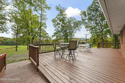 Exterior - 577 Valley Falls Rd, Melrose, NY 12121 photo 3 of 11