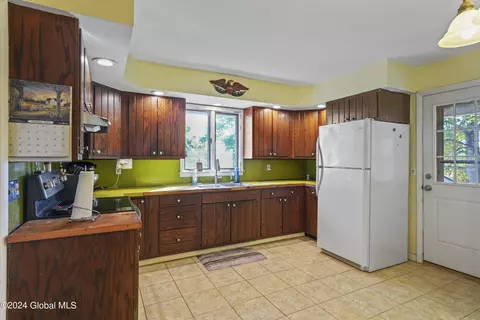 Kitchen - 577 Valley Falls Rd, Melrose, NY 12121 photo 1 of 4