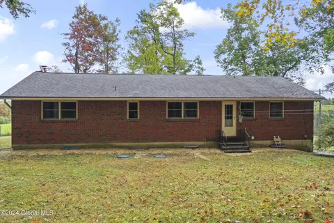 Exterior - 577 Valley Falls Rd, Melrose, NY 12121 photo 10 of 11