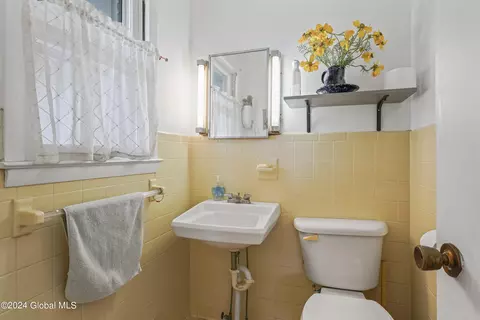 Bath - 577 Valley Falls Rd, Melrose, NY 12121 photo 1 of 2