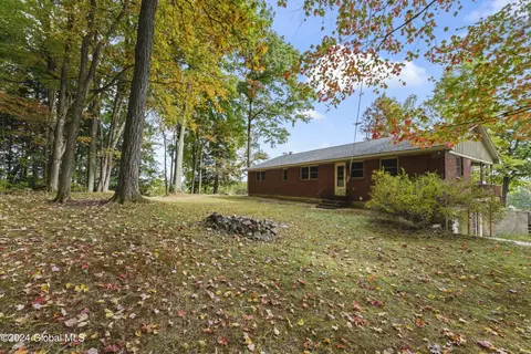 Exterior - 577 Valley Falls Rd, Melrose, NY 12121 photo 7 of 11