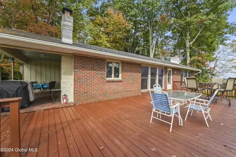 Exterior - 577 Valley Falls Rd, Melrose, NY 12121 photo 4 of 11