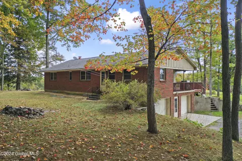 Exterior - 577 Valley Falls Rd, Melrose, NY 12121 photo 9 of 11