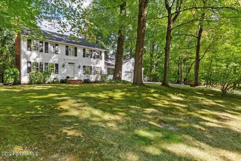 38 Tamarack Dr, Delmar, NY 12054