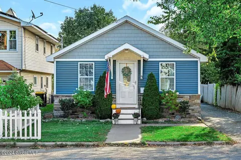 2872 Guilderland Ave, Rotterdam, NY 12306