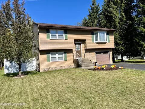 18 Broadway, Latham, NY 12110
