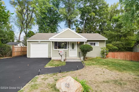 13 Stirrup Dr, Albany, NY 12205