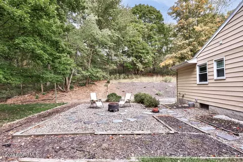 Exterior - 91 Brunswick Rd, Troy, NY 12180 photo 6 of 7
