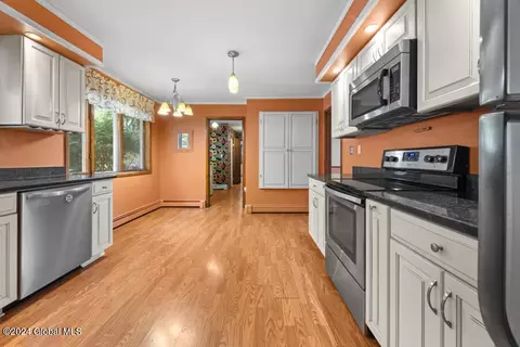 Kitchen - 91 Brunswick Rd, Troy, NY 12180 photo 4 of 4