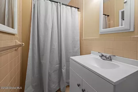 Bath - 91 Brunswick Rd, Troy, NY 12180 photo 2 of 3