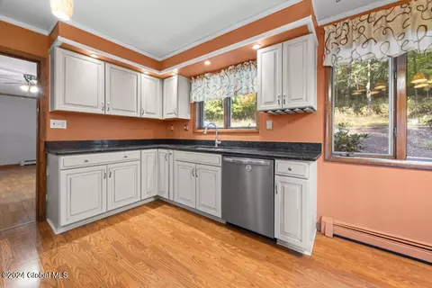 Kitchen - 91 Brunswick Rd, Troy, NY 12180 photo 2 of 4