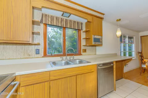 Kitchen - 150 Cromer Ave, Schenectady, NY 12304 photo 3 of 4