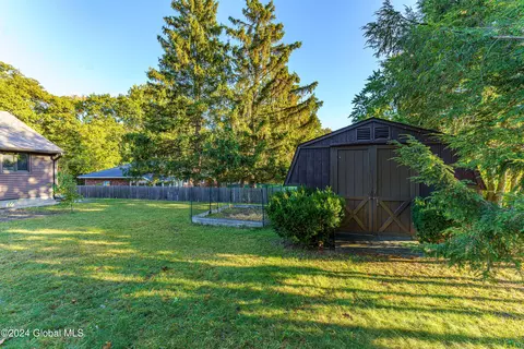 Exterior - 150 Cromer Ave, Schenectady, NY 12304 photo 6 of 9