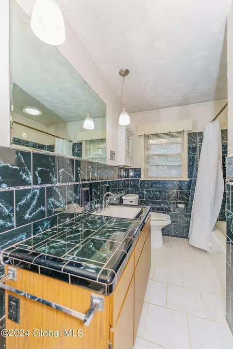 Bath - 150 Cromer Ave, Schenectady, NY 12304 photo 1 of 2