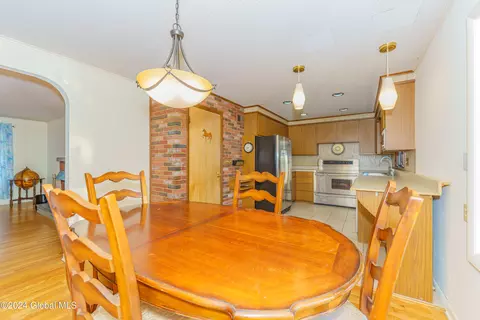 Dining - 150 Cromer Ave, Schenectady, NY 12304 photo 2 of 4