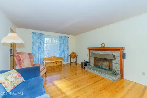 Living - 150 Cromer Ave, Schenectady, NY 12304 photo 4 of 5