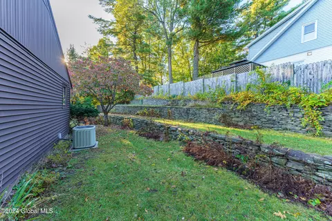 Exterior - 150 Cromer Ave, Schenectady, NY 12304 photo 3 of 9