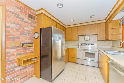 Kitchen - 150 Cromer Ave, Schenectady, NY 12304 photo 2 of 4
