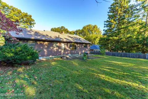 Exterior - 150 Cromer Ave, Schenectady, NY 12304 photo 5 of 9