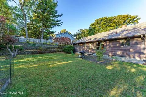 Exterior - 150 Cromer Ave, Schenectady, NY 12304 photo 7 of 9
