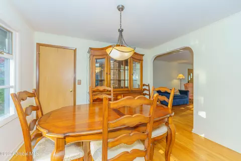 Dining - 150 Cromer Ave, Schenectady, NY 12304 photo 3 of 4
