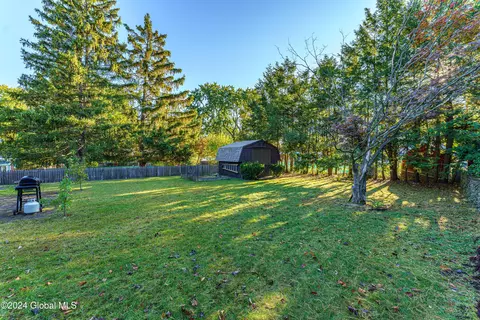 Exterior - 150 Cromer Ave, Schenectady, NY 12304 photo 4 of 9
