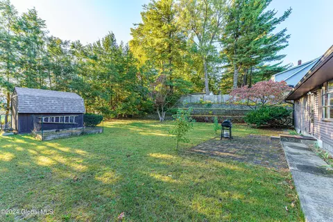 Exterior - 150 Cromer Ave, Schenectady, NY 12304 photo 8 of 9