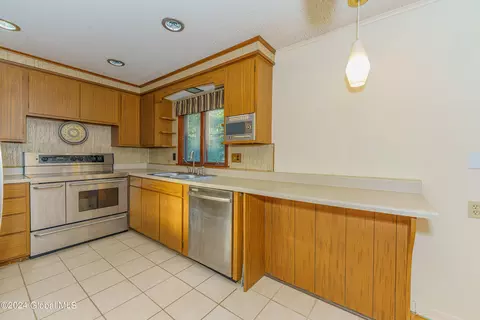 Kitchen - 150 Cromer Ave, Schenectady, NY 12304 photo 1 of 4