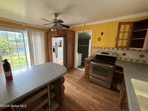 Kitchen - 2425 Consaul Rd, Schenectady, NY 12304 photo 4 of 5