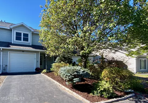 48 Marsdale Ct, Selkirk, NY 12158