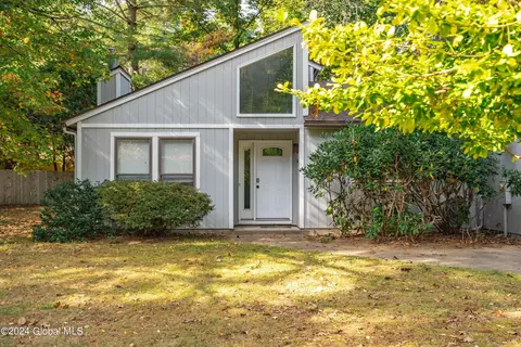 3 Sand Spurrey Rd, Malta, NY 12020