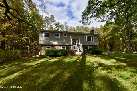 5020 Jersey Hill Rd, Hagaman, NY 12086