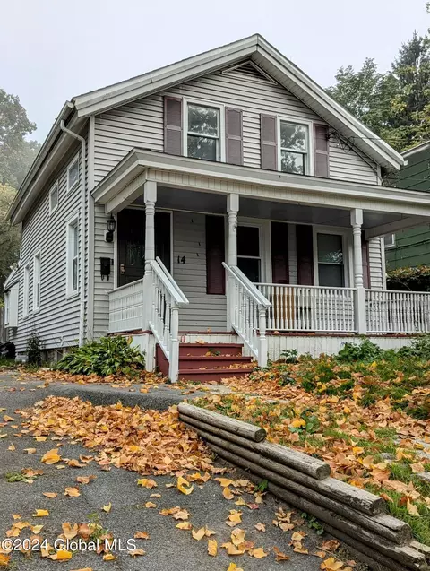 14 Pine St, Amsterdam, NY 12010
