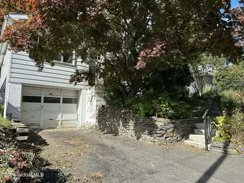 44 Winnie St, Albany, NY 12208