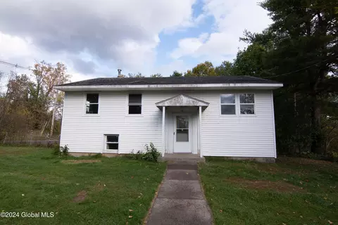 54 Myrtle St, Saratoga Springs, NY 12866