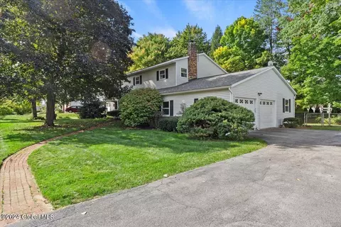 21 Twilight Dr, Clifton Park, NY 12065