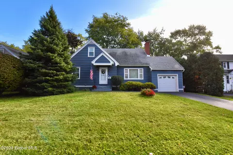 1556 Clifton Park Rd, Schenectady, NY 12309