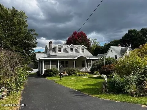 5 S Lyons Ave, Menands, NY 12204